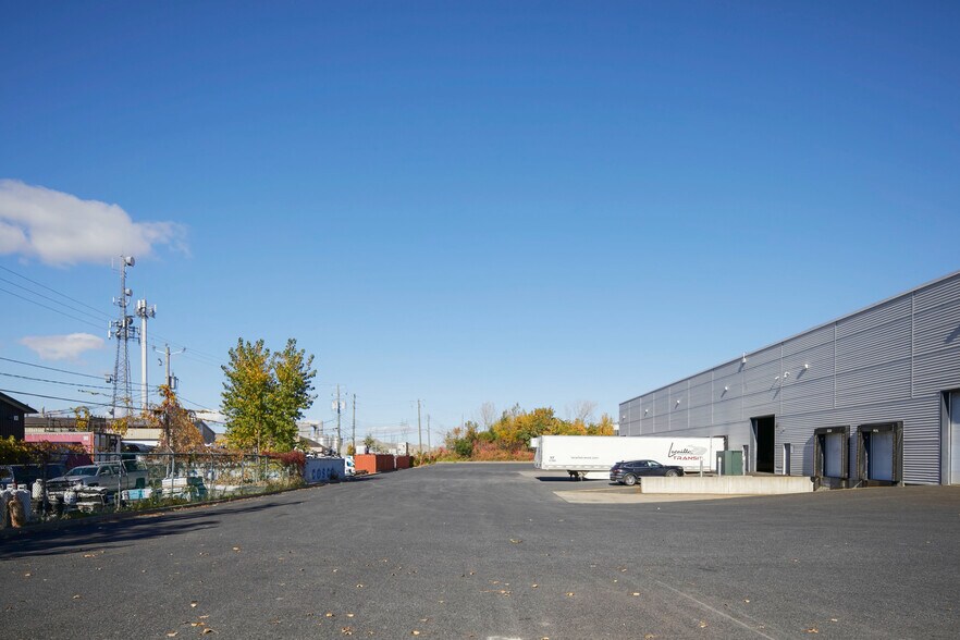 More Photos Of 2625-2655 Boul Jacques-Cartier E, Longueuil Flex For Lease