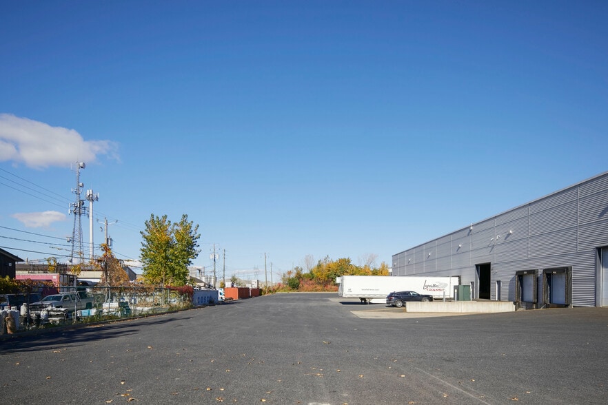 More Photos Of 2625-2655 Boul Jacques-Cartier E, Longueuil Flex For Lease