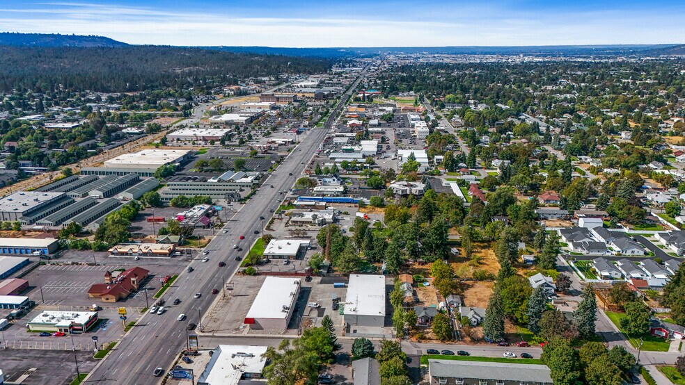 More Photos Of 21 N Skipworth Rd, Spokane Valley Showroom For Lease