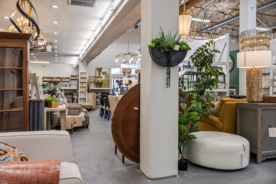 More Photos Of 1125 W Steele Ln, Santa Rosa Freestanding For Lease