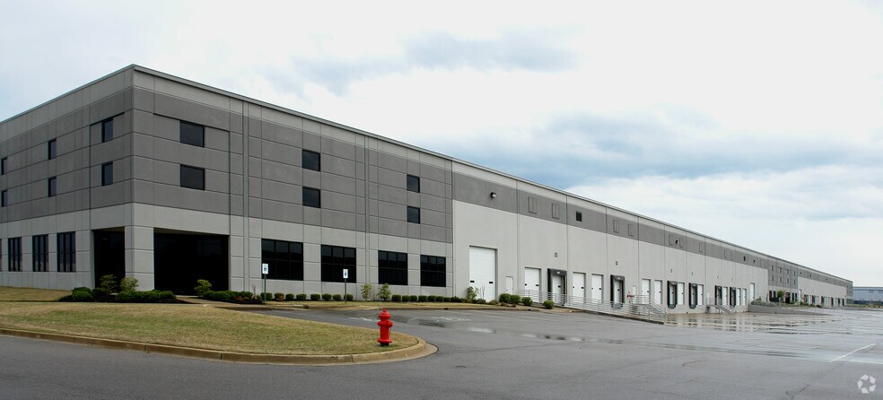 More Photos Of 5265 Hickory Hill Rd, Memphis Warehouse For Lease