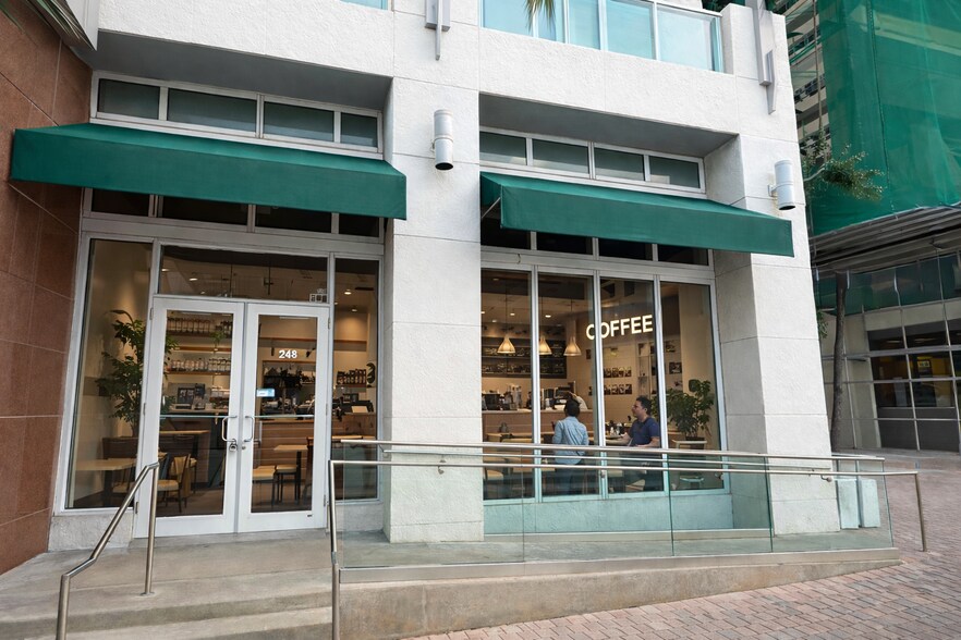 Primary Photo Of 248 Biscayne Blvd, Miami General Retail For Lease