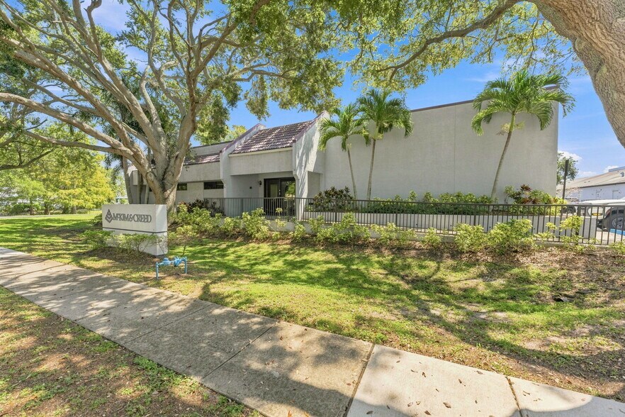 More Photos Of 1365 Hamlet Ave, Clearwater Flex For Lease