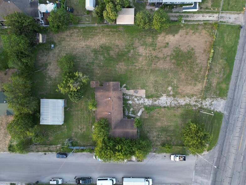 More Photos Of 1688 Elliot Knox Blvd, New Braunfels General Retail For Sale
