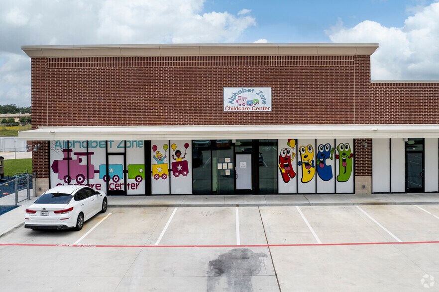 More Photos Of 18934 E Industrial Pky, New Caney Storefront For Lease