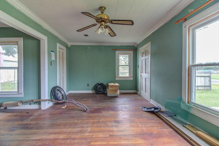 More Photos Of 1814 33rd Ave, Gulfport Auto Repair For Sale