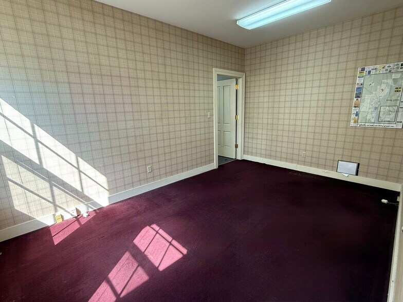 More Photos Of 514 E Barbour St, Eufaula Flex For Sale