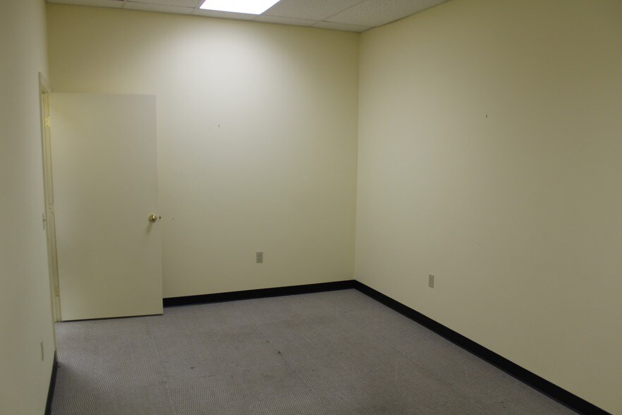 More Photos Of 1329-1331 Wyoming Ave, Scranton Office For Lease