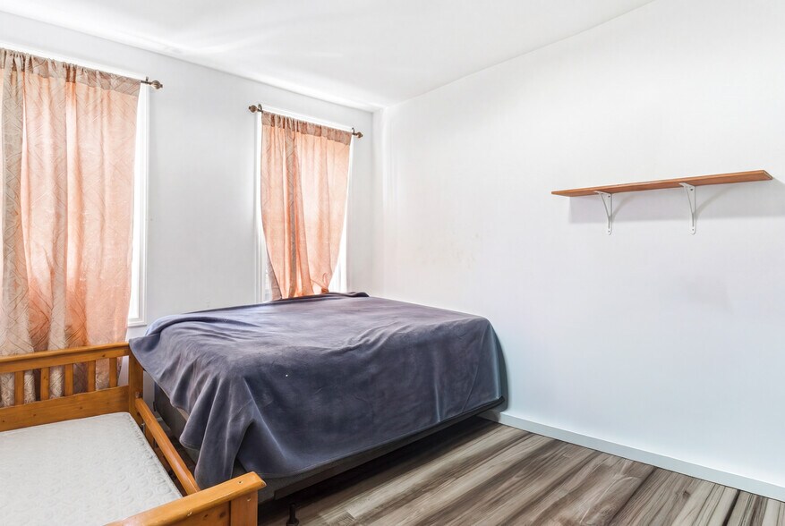 More Photos Of 204 Parkhurst St, Newark Apartments For Sale