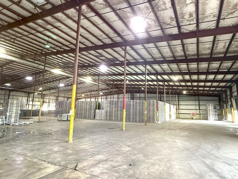 More Photos Of 1000 Le Blanc Rd, Port Allen Distribution For Lease