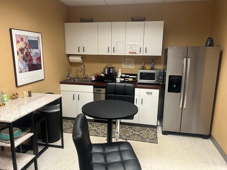 More Photos Of 935 Jefferson Blvd, Warwick Office For Lease