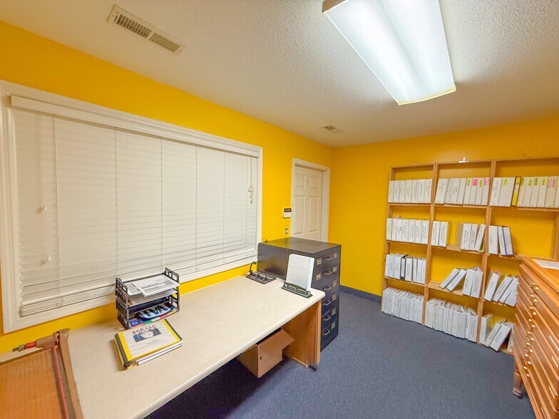 More Photos Of 2335 Columbia Hwy, Pulaski Office For Sale