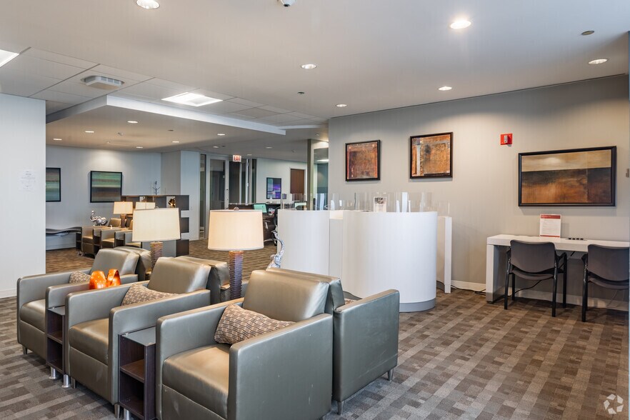 More Photos Of 875 N Michigan Ave, Chicago Coworking Space