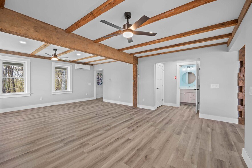 More Photos Of 61 Hathaway Hill Rd, Livermore Flex For Sale