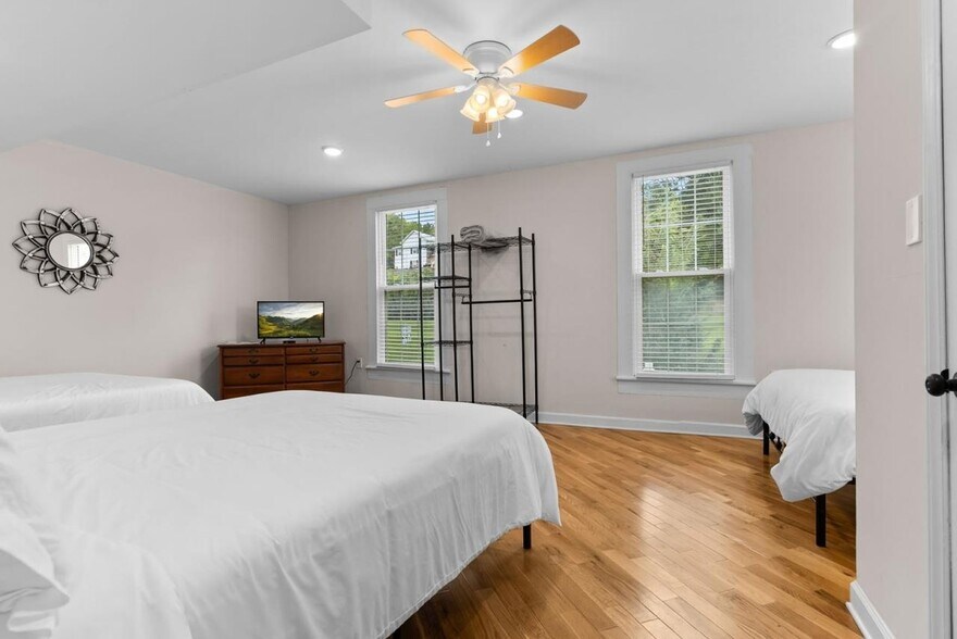 More Photos Of 509 W Main St, Fries Hotel For Sale