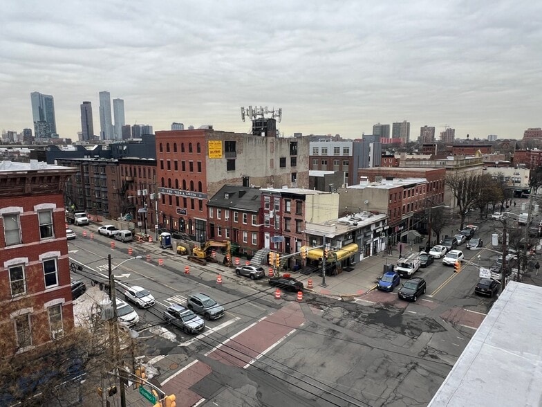 More Photos Of 190 Christopher Columbus Dr, Jersey City Office Residential For Lease