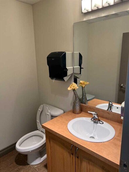 More Photos Of 7 Westwinds Cres NE, Calgary Storefront Retail Office For Lease