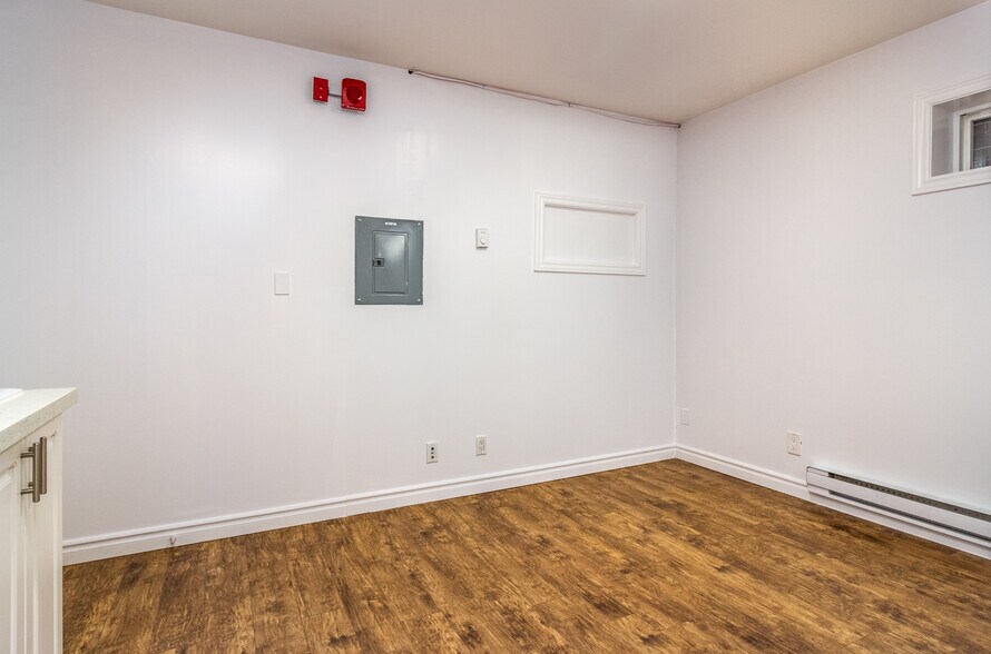 More Photos Of 3263 Lake Shore Blvd W, Toronto Dormitory For Sale