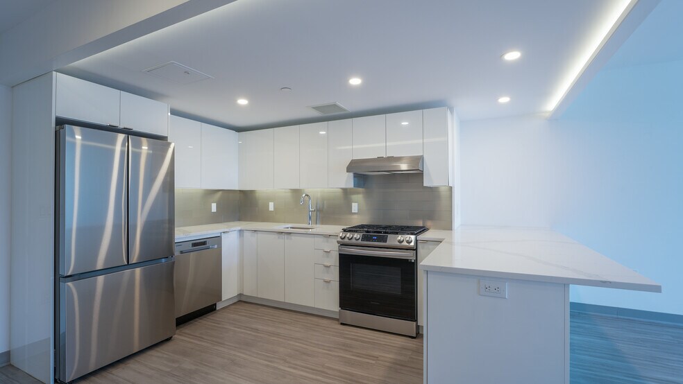 More Photos Of 523-531 Middle Neck Rd, Great Neck Apartments For Sale