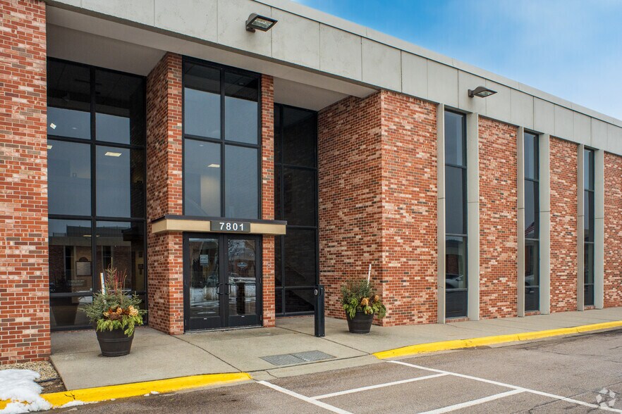 More Photos Of 7801 Metro Pky, Bloomington Medical For Lease