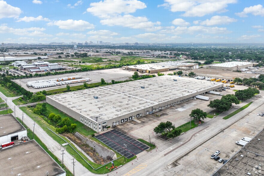 More Photos Of 1810 Kelly Blvd, Carrollton Warehouse For Lease