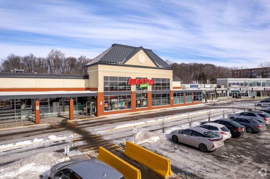 More Photos Of 245-325 Boul Saint-Jean, Pointe-claire Storefront Retail Office For Lease