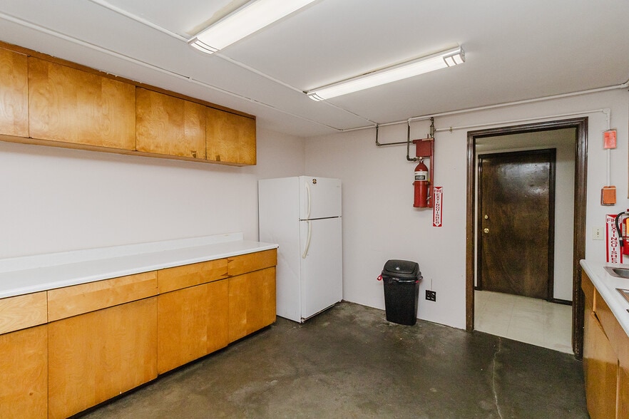 More Photos Of 1319 E 17th Ave, Hutchinson Religious Facility For Sale