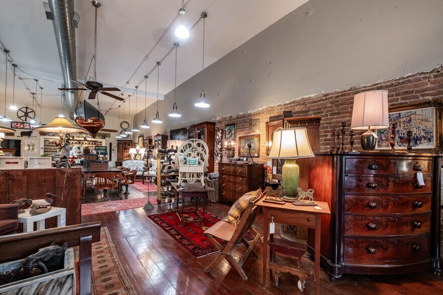 More Photos Of 105 W Main St, Elkin Office For Sale