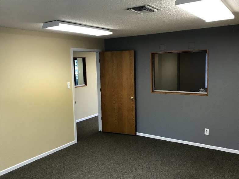 More Photos Of 3768 Norwood Dr, Littleton Warehouse For Lease