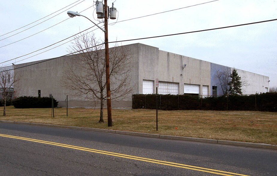 More Photos Of 80-90 Enterprise Ave, Secaucus Warehouse For Lease