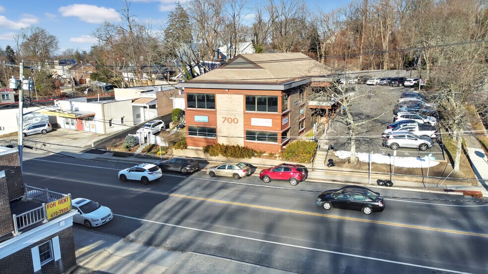 More Photos Of 700 New York Ave, Huntington Medical For Lease