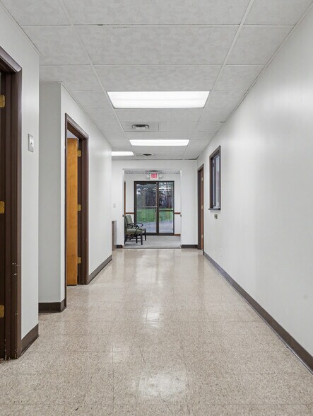 More Photos Of 324 Ledge Rd, Macedonia Flex For Lease