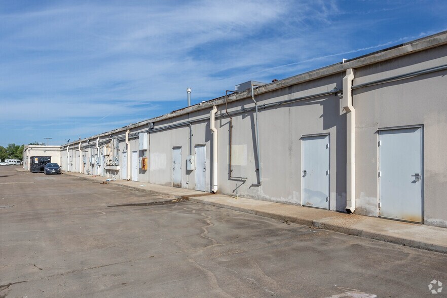 More Photos Of 3316 Shaver St, South Houston General Retail For Lease