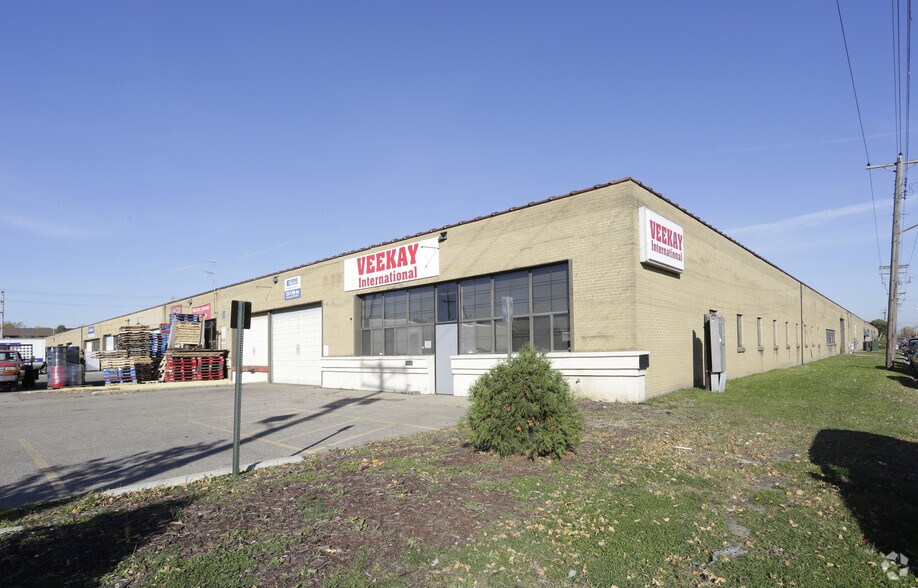 More Photos Of 2450-2560 N Washington Ave, Minneapolis Warehouse For Lease