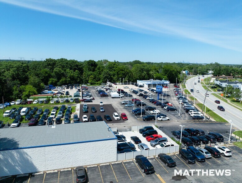 Primary Photo Of 10926 Southwest Hwy, Palos Hills Showroom For Sale