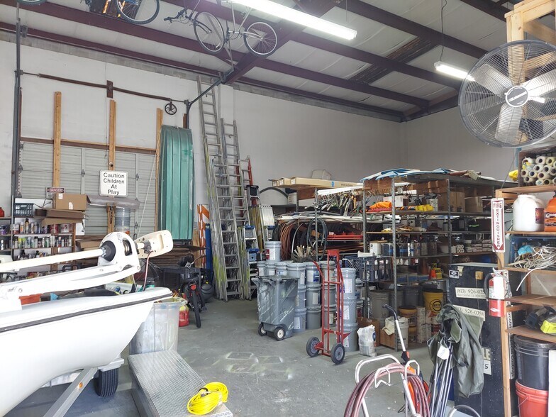 More Photos Of 131 Scarlett Blvd, Oldsmar Warehouse For Lease