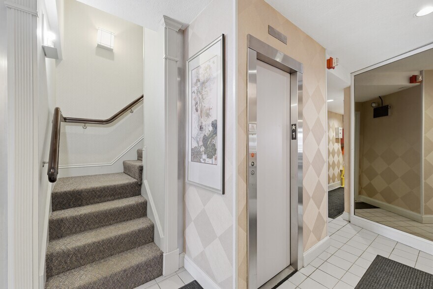 More Photos Of 1051 Beacon St, Brookline Medical For Sale