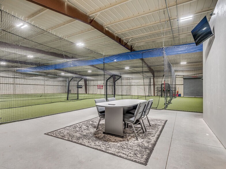 More Photos Of 3303 NE 23rd St, Oklahoma City Sports And Entertainment For Sale