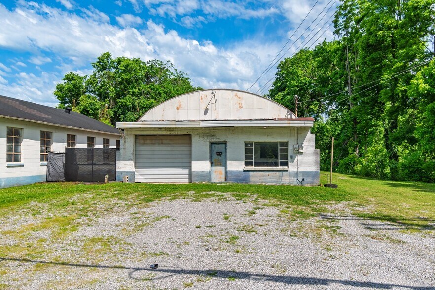 More Photos Of 106 Bridge St, Franklin Flex For Sale