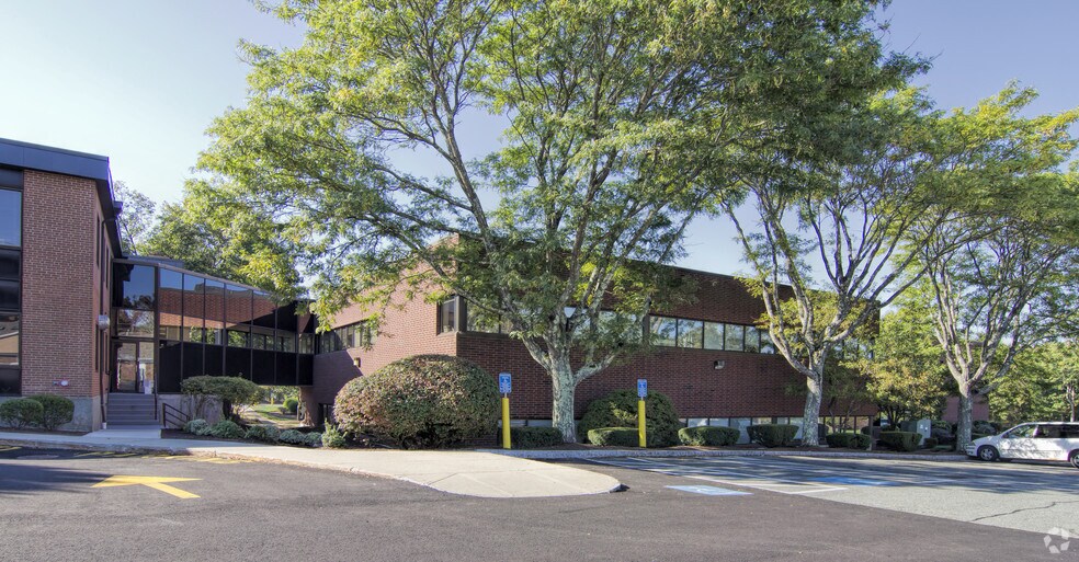 More Photos Of 1 Pearl St, Brockton Medical For Lease