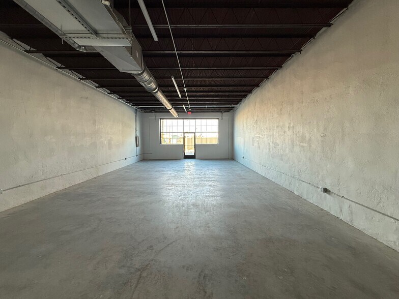 More Photos Of 201 Elm Ave, Waco Storefront Retail Office For Lease