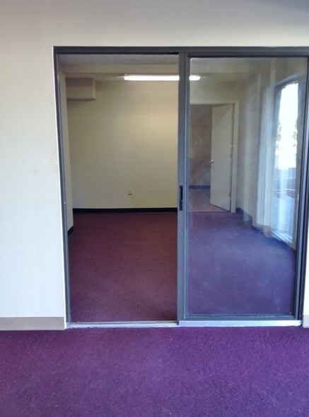 More Photos Of 3630-3632 W Cypress St, Tampa Light Distribution For Lease