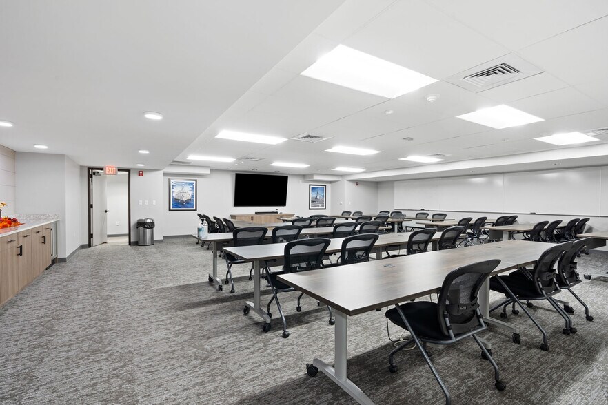 More Photos Of 313-315 Edge Ave, Valparaiso Office For Sale