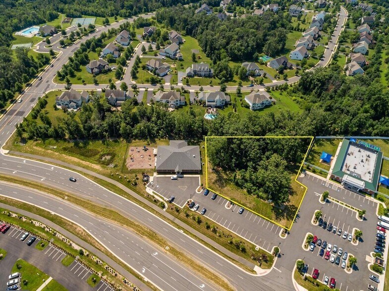 More Photos Of 43655 Tall Cedars Pky, Chantilly Daycare Center For Lease