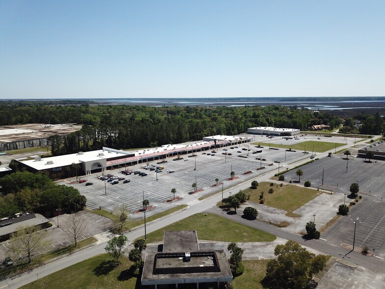 More Photos Of 101-143 City Smitty Dr, Saint Marys Unknown For Lease