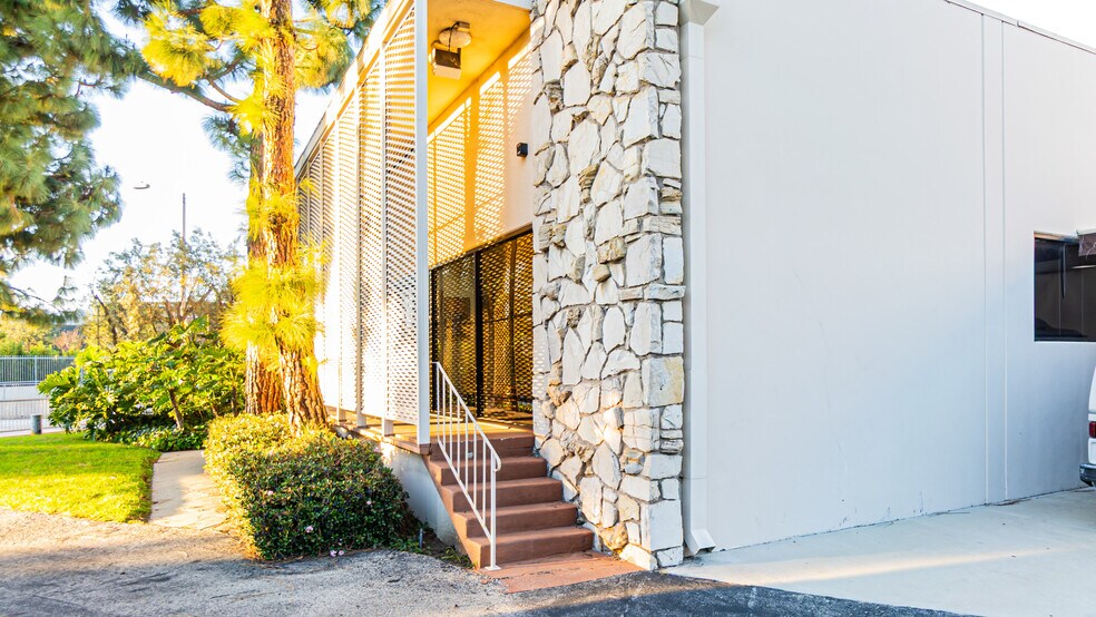 More Photos Of 750 S Douglas St, El Segundo Flex For Lease