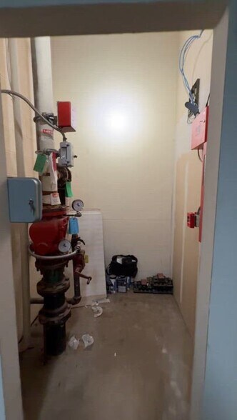 More Photos Of 3910 W Camp Wisdom Rd, Dallas Storefront For Sale