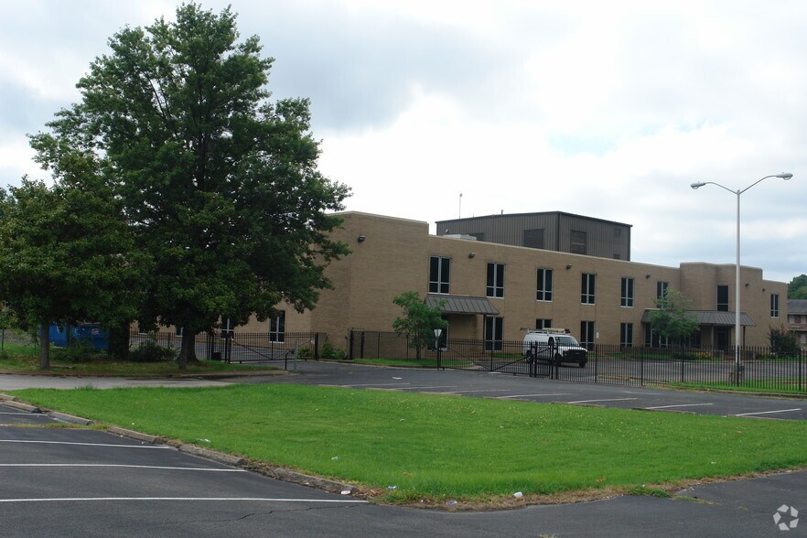 More Photos Of 3971 Knight Arnold Rd, Memphis Office For Sale