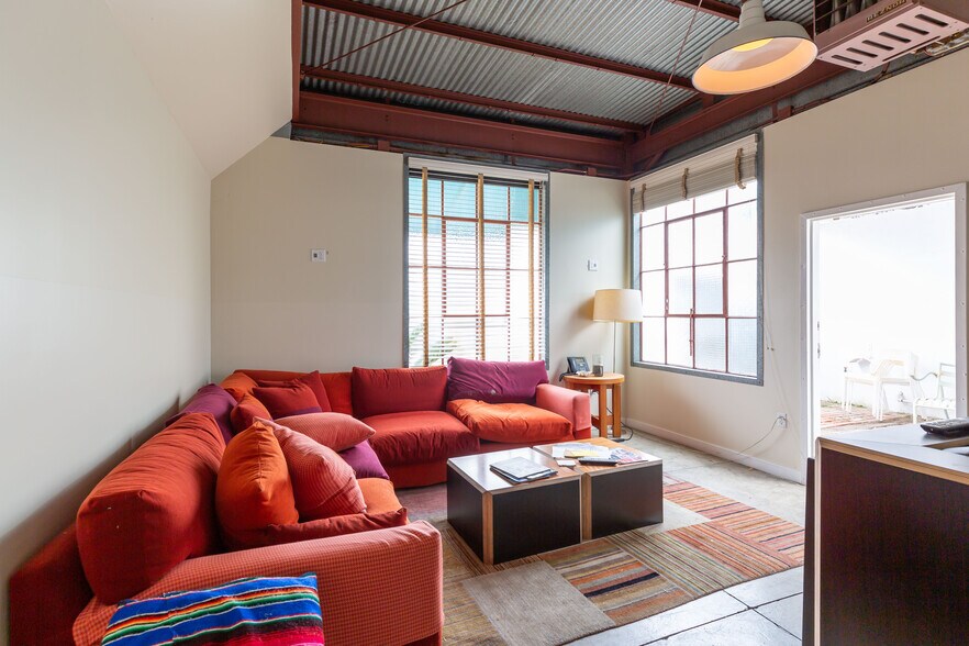 More Photos Of 891 Abbot Kinney Blvd, Venice Loft Creative Space For Sale