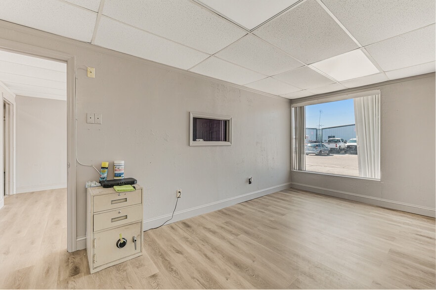 More Photos Of 1911 Dana Dr, Fort Myers Warehouse For Sale